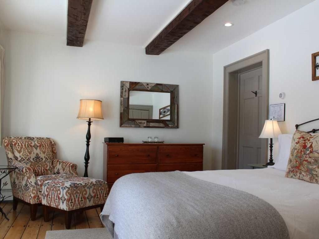 Bark Eater Inn Keene Room photo
