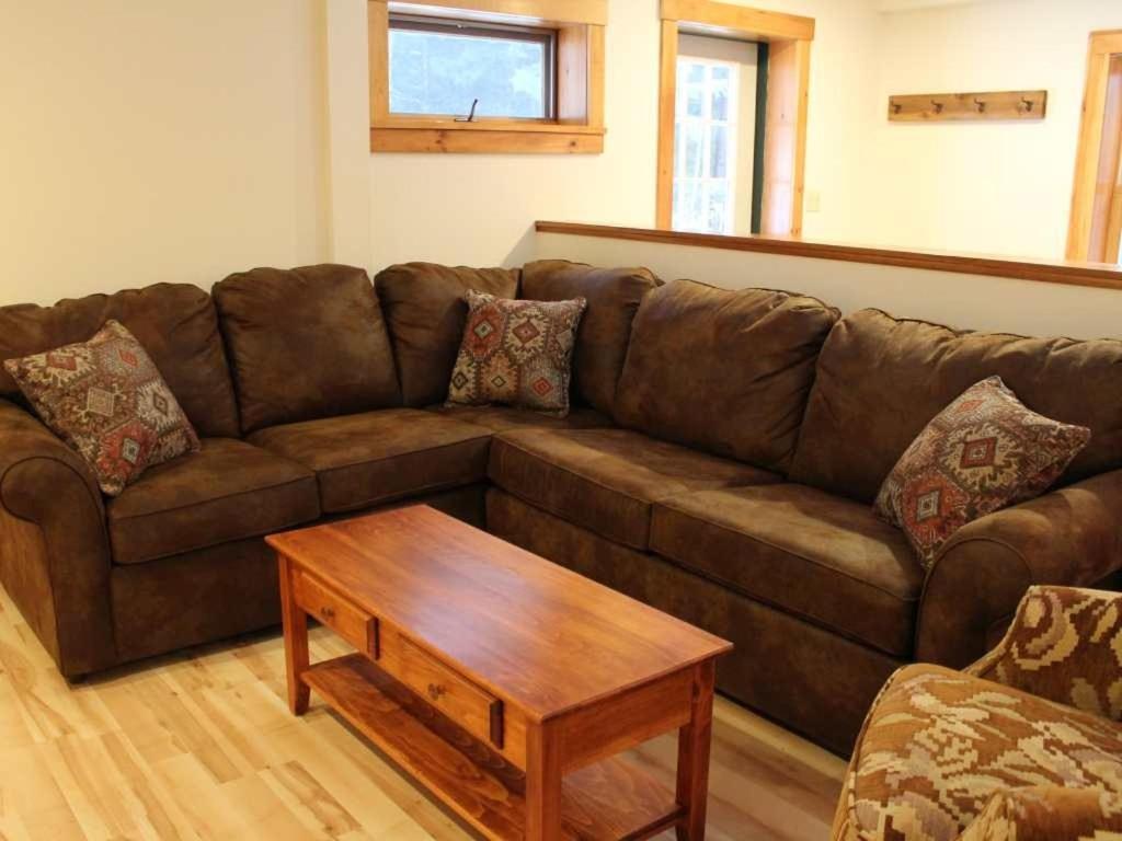 Bark Eater Inn Keene Room photo