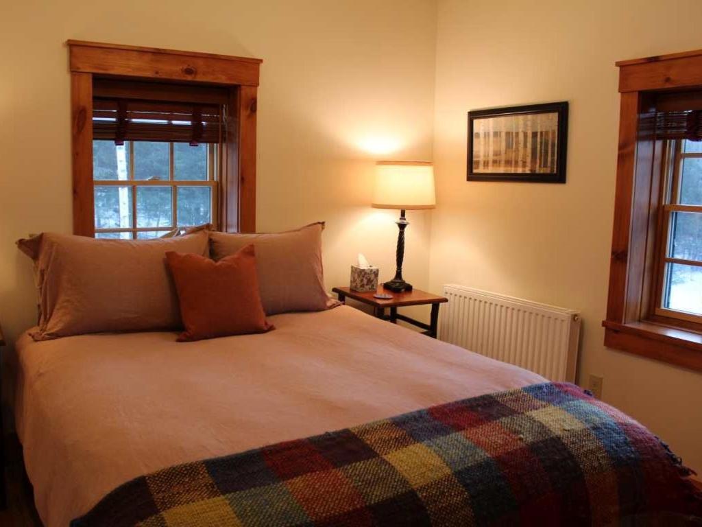 Bark Eater Inn Keene Room photo