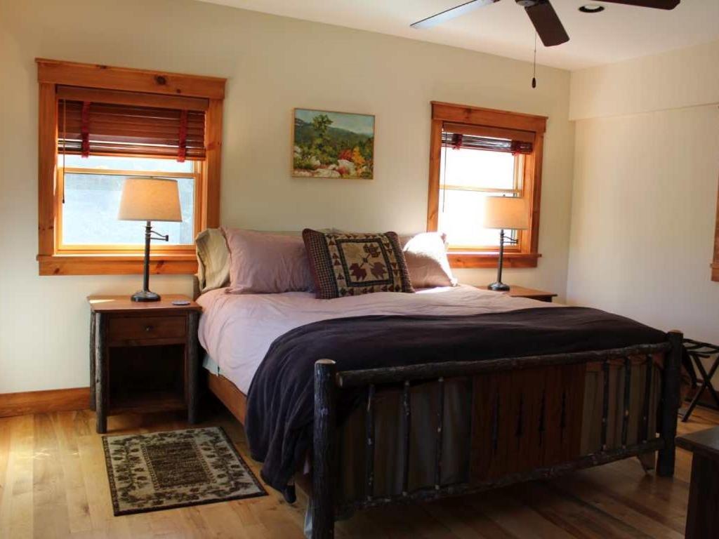 Bark Eater Inn Keene Room photo