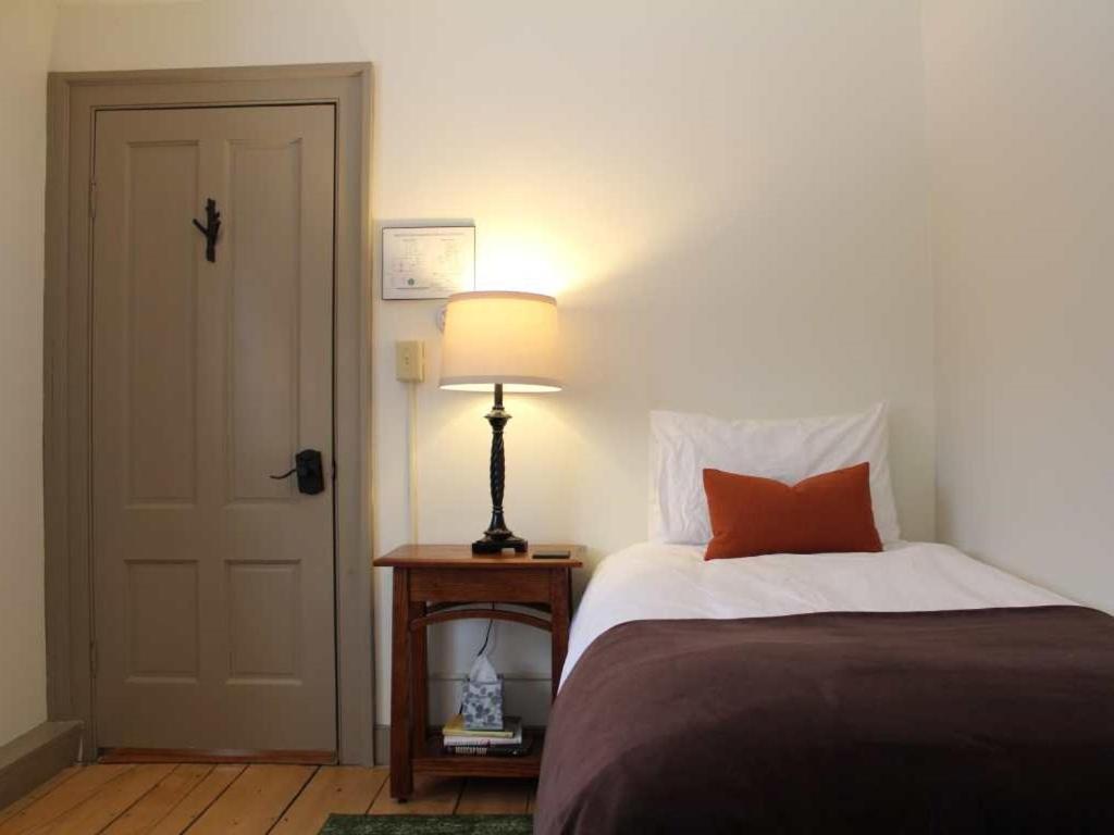 Bark Eater Inn Keene Room photo